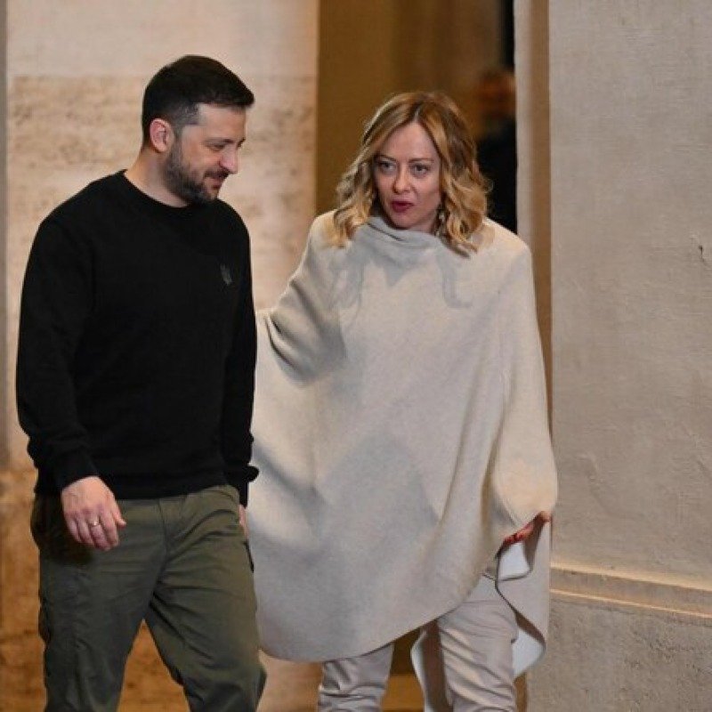 Meloni Zelenskini “ağrılı güzəştlərə” hazır olmağa çağırıb